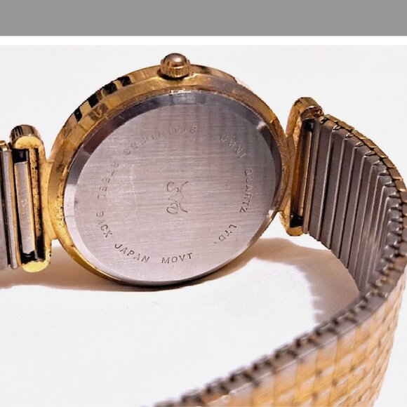 Vintage Sergio Valente Gold Toned Round Face Watch Great Condition - Picture 12 of 13